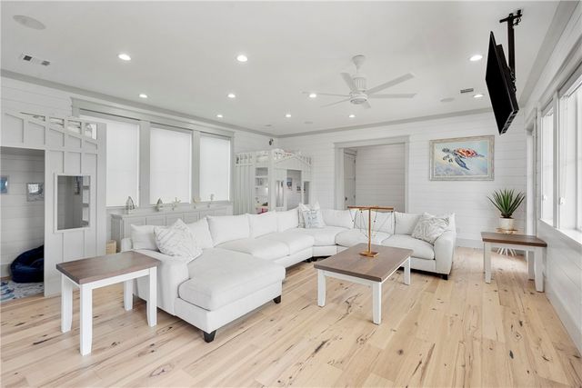 180 Sunrise Ave, Port Aransas, TX 78373