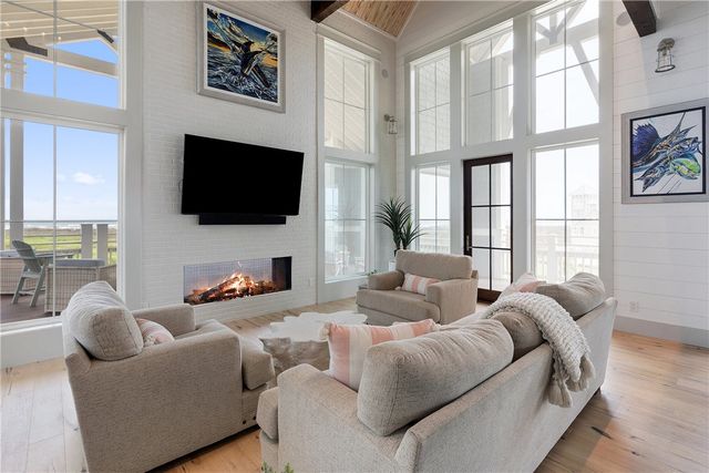 180 Sunrise Ave, Port Aransas, TX 78373