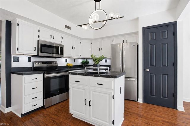 204 Arabian CIR, Yorktown, VA 23693