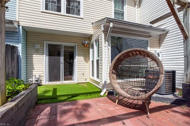 204 Arabian CIR, Yorktown, VA 23693