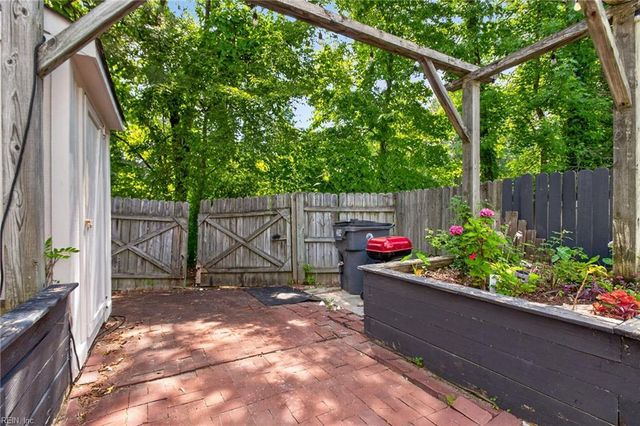204 Arabian CIR, Yorktown, VA 23693