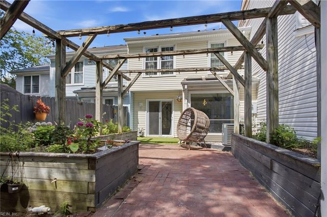 204 Arabian CIR, Yorktown, VA 23693