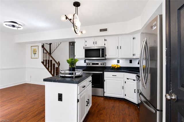 204 Arabian CIR, Yorktown, VA 23693