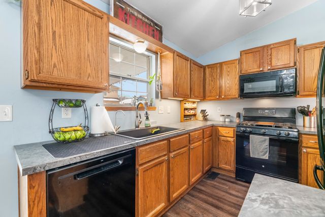 2722 S Crestline Cir, Wichita, KS 67215