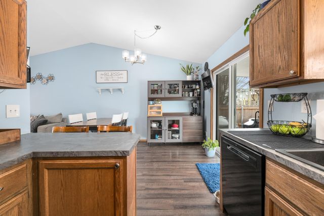 2722 S Crestline Cir, Wichita, KS 67215