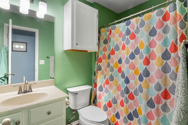 2722 S Crestline Cir, Wichita, KS 67215