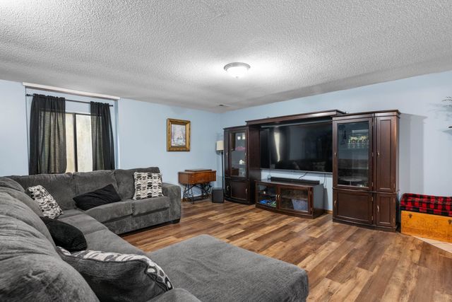 2722 S Crestline Cir, Wichita, KS 67215