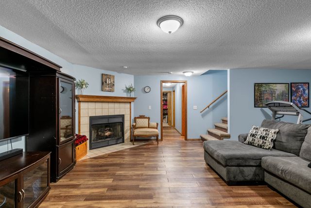 2722 S Crestline Cir, Wichita, KS 67215