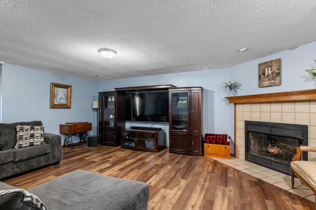 2722 S Crestline Cir, Wichita, KS 67215