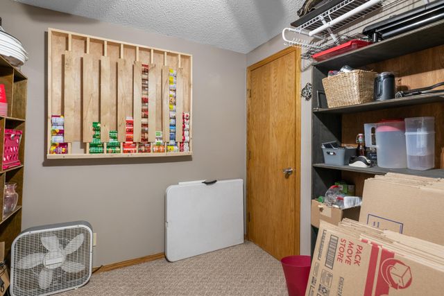 2722 S Crestline Cir, Wichita, KS 67215