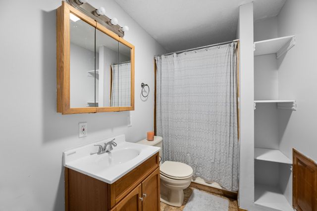 2722 S Crestline Cir, Wichita, KS 67215