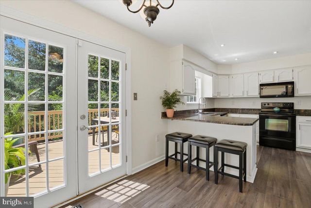 401 NIKKI TER SE, Leesburg, VA 20175