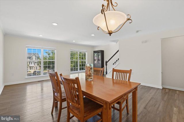 401 NIKKI TER SE, Leesburg, VA 20175