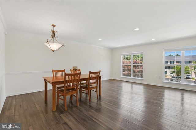 401 NIKKI TER SE, Leesburg, VA 20175
