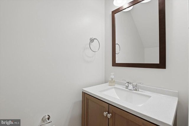 401 NIKKI TER SE, Leesburg, VA 20175
