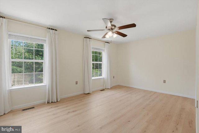 401 NIKKI TER SE, Leesburg, VA 20175