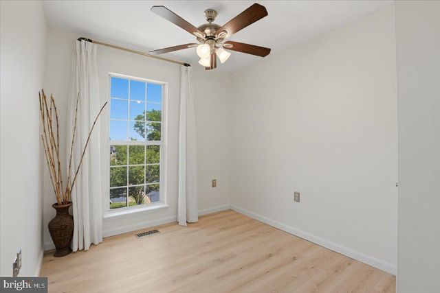 401 NIKKI TER SE, Leesburg, VA 20175
