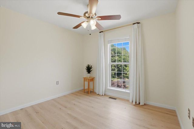 401 NIKKI TER SE, Leesburg, VA 20175