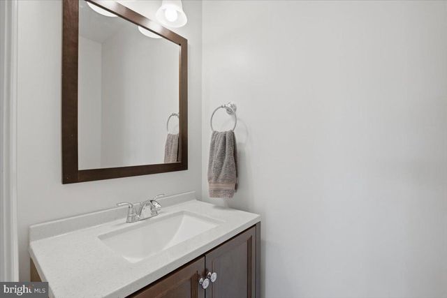 401 NIKKI TER SE, Leesburg, VA 20175