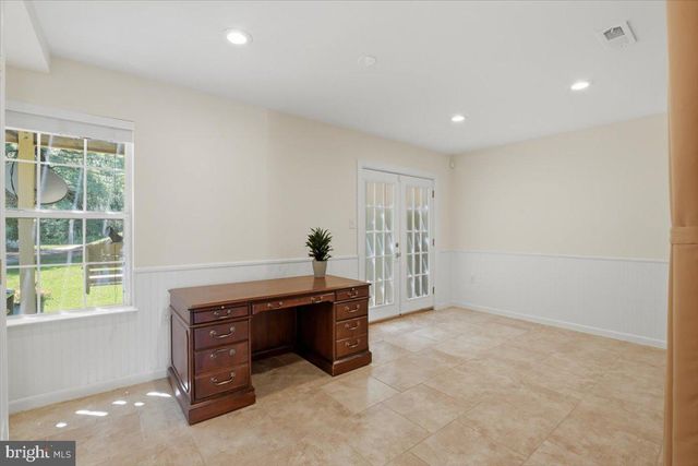 401 NIKKI TER SE, Leesburg, VA 20175