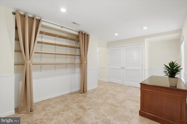 401 NIKKI TER SE, Leesburg, VA 20175