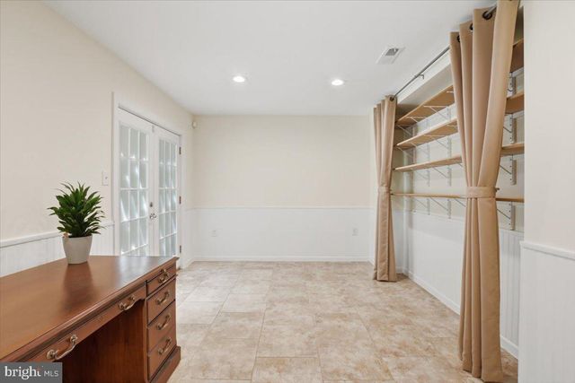 401 NIKKI TER SE, Leesburg, VA 20175