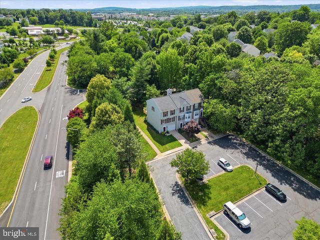 401 NIKKI TER SE, Leesburg, VA 20175