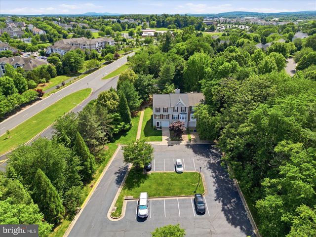 401 NIKKI TER SE, Leesburg, VA 20175