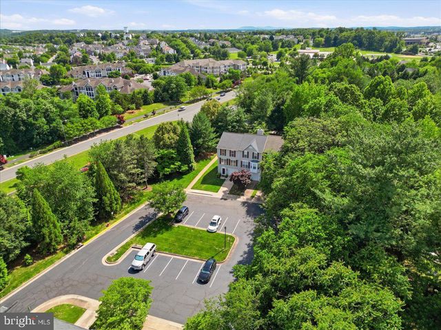 401 NIKKI TER SE, Leesburg, VA 20175