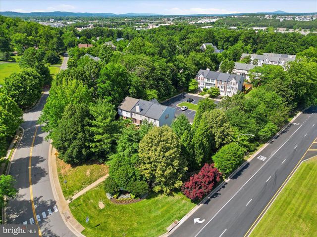 401 NIKKI TER SE, Leesburg, VA 20175