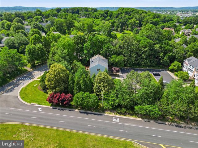 401 NIKKI TER SE, Leesburg, VA 20175