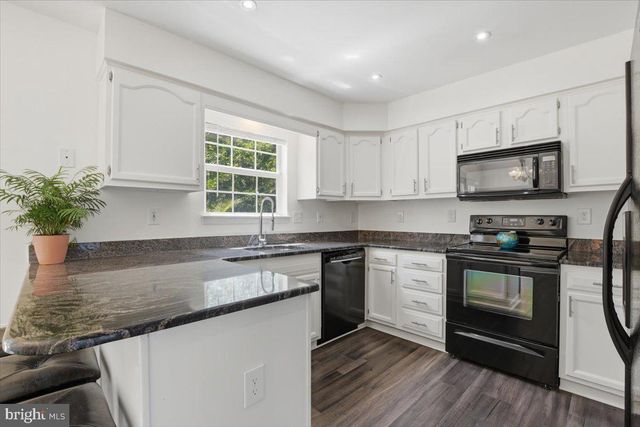 401 NIKKI TER SE, Leesburg, VA 20175