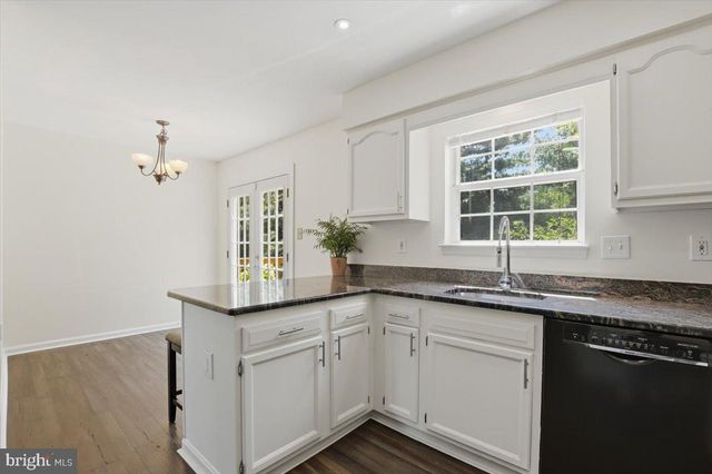 401 NIKKI TER SE, Leesburg, VA 20175