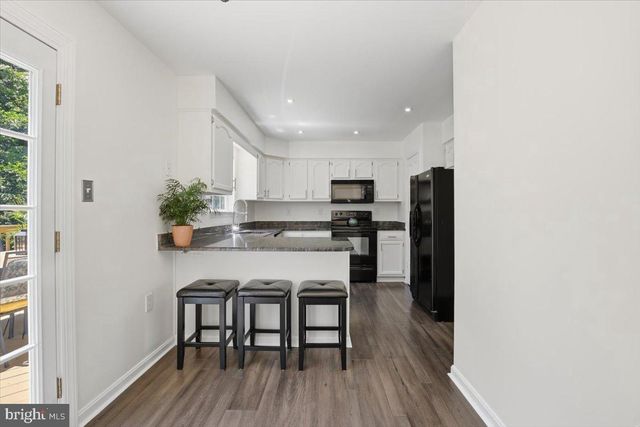 401 NIKKI TER SE, Leesburg, VA 20175
