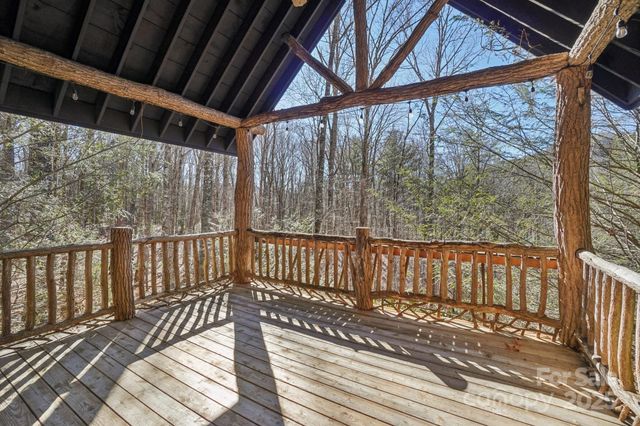 102 Knobster Way, Glenville, NC 28736