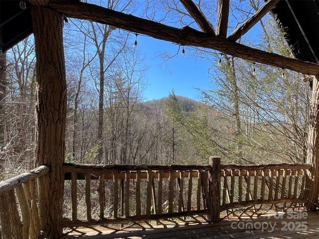 102 Knobster Way, Glenville, NC 28736