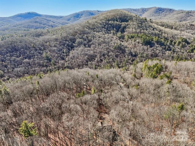 102 Knobster Way, Glenville, NC 28736