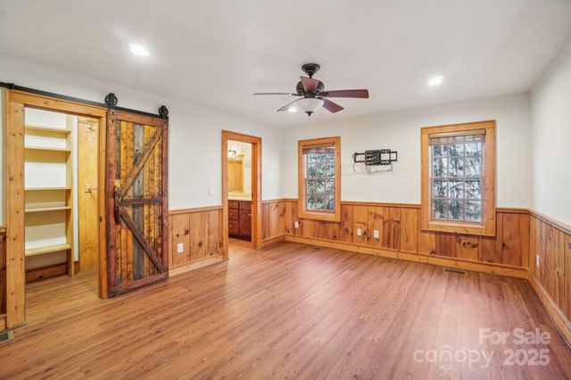 102 Knobster Way, Glenville, NC 28736