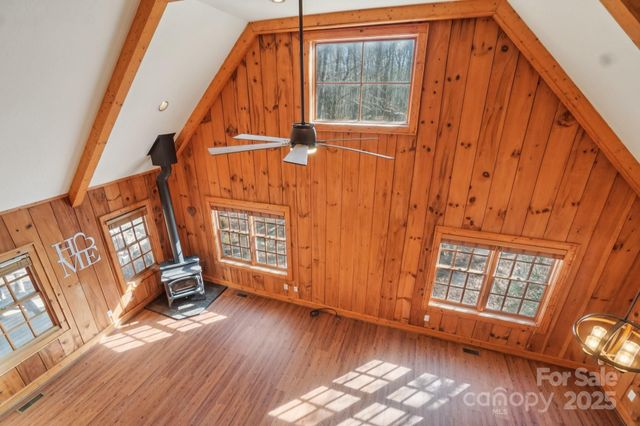 102 Knobster Way, Glenville, NC 28736