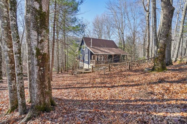 102 Knobster Way, Glenville, NC 28736