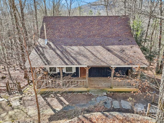 102 Knobster Way, Glenville, NC 28736