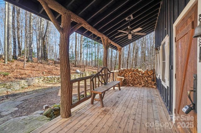 102 Knobster Way, Glenville, NC 28736