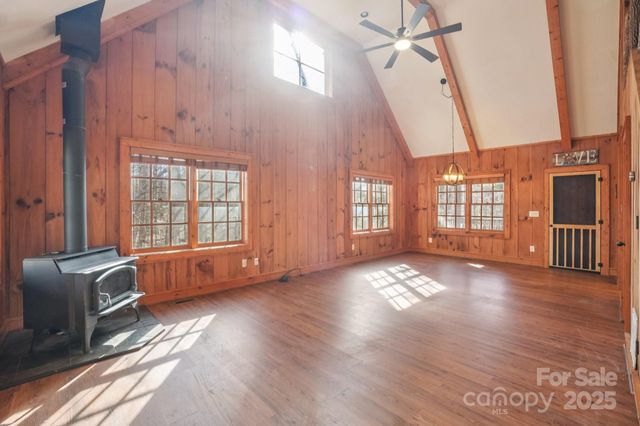102 Knobster Way, Glenville, NC 28736
