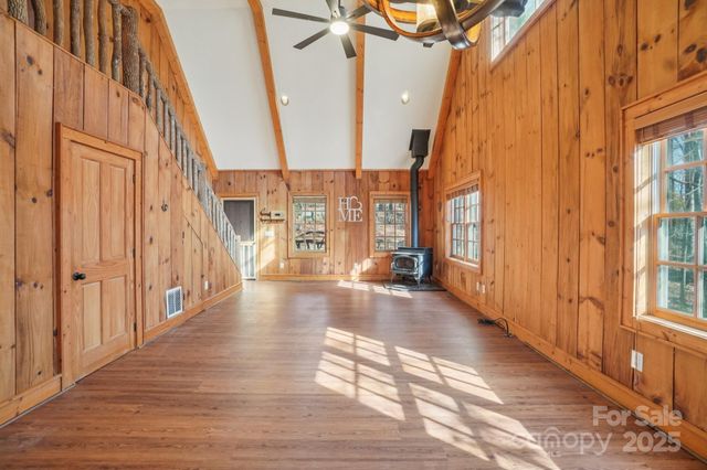 102 Knobster Way, Glenville, NC 28736