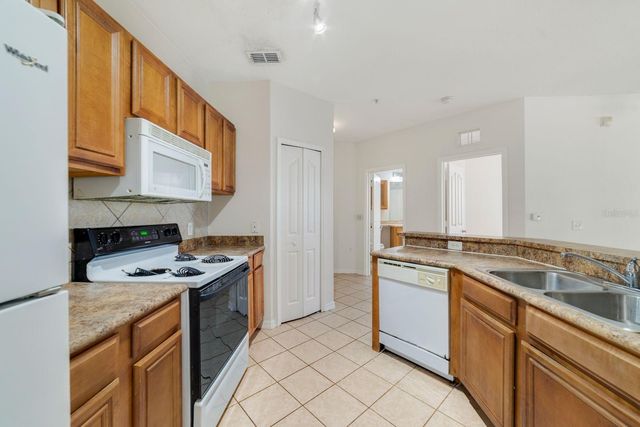 6159 METROWEST BOULEVARD 204, Orlando, FL 32835