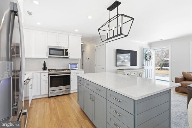 3817 REN RD, Fairfax, VA 22030