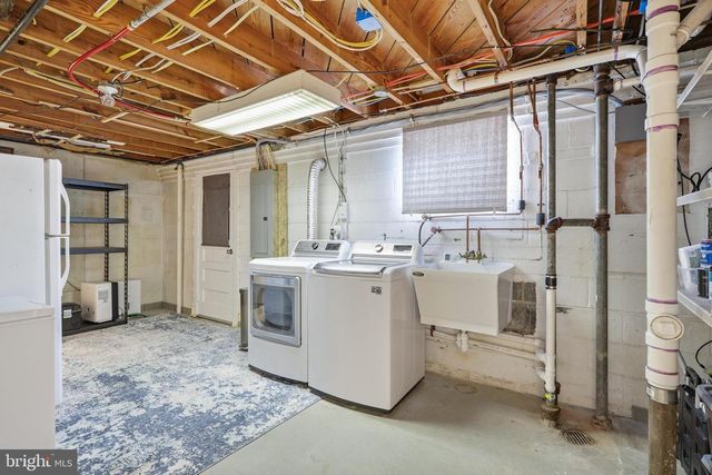 3817 REN RD, Fairfax, VA 22030