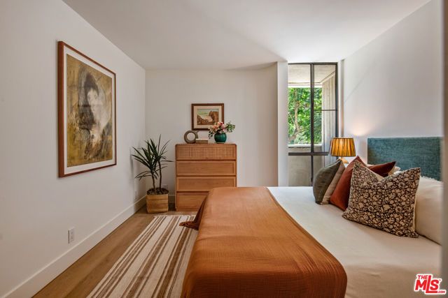 11645 Montana Avenue 101, Los Angeles, CA 90049