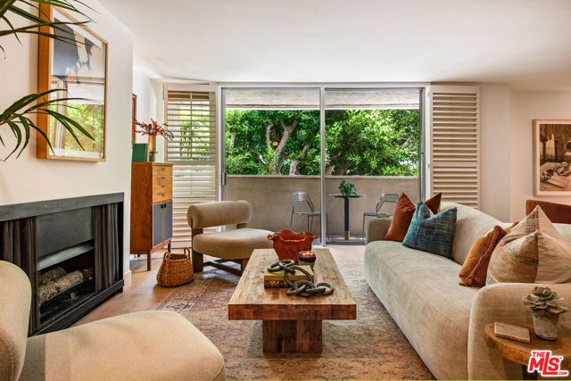 11645 Montana Avenue 101, Los Angeles, CA 90049