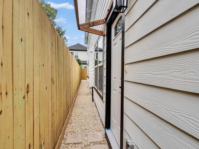 6742 Madrid Street A, Houston, TX 77021